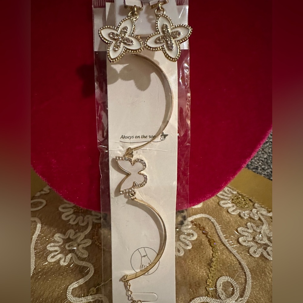 NWT: Gold Floral costume jewelry
